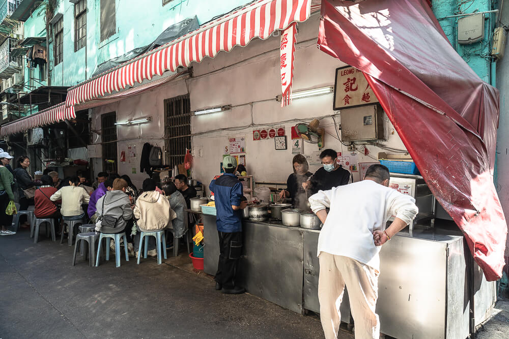 梁慶記粥麵｜不起眼路邊攤竟是澳門百年老店，手打竹升麵