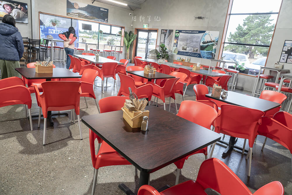 Alpine Centre Cafe & Bar,蒂阿瑙咖啡廳,紐西蘭Te Anau,蒂阿瑙美食,米佛峽灣中繼站,餵食羊駝 Alpine Centre Cafe & Bar,蒂阿瑙咖啡廳,紐西蘭Te Anau,蒂阿瑙美食,米佛峽灣中繼站,餵食羊駝