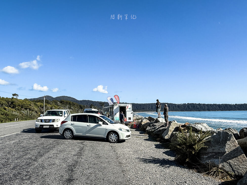 Bruce Bay Coffee Cart,紐西蘭咖啡車,西岸咖啡推薦,紐西蘭自駕咖啡站,南島海邊咖啡,紐西蘭自駕秘境,紐西蘭美食推薦,Bruce Bay景點,紐西蘭打卡咖啡車,紐西蘭公路美食,紐西蘭沿途咖啡,南島咖啡推薦,Bruce Bay休息站,紐西蘭景觀咖啡,南島海岸景點,紐西蘭自由行路線,南島咖啡地圖,紐西蘭露營自駕,Bruce Bay stop,紐西蘭西岸行程