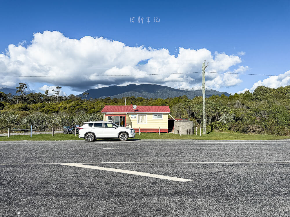 Bruce Bay Coffee Cart,紐西蘭咖啡車,西岸咖啡推薦,紐西蘭自駕咖啡站,南島海邊咖啡,紐西蘭自駕秘境,紐西蘭美食推薦,Bruce Bay景點,紐西蘭打卡咖啡車,紐西蘭公路美食,紐西蘭沿途咖啡,南島咖啡推薦,Bruce Bay休息站,紐西蘭景觀咖啡,南島海岸景點,紐西蘭自由行路線,南島咖啡地圖,紐西蘭露營自駕,Bruce Bay stop,紐西蘭西岸行程