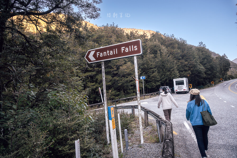 Fantail Falls,紐西蘭Fantail Falls,南島瀑布推薦,紐西蘭瀑布景點,Haast Pass景點,紐西蘭自然景點推薦,紐西蘭自由行景點,南島自駕行程,紐西蘭拍照景點,Fantail Falls步道,紐西蘭親子景點推薦,西岸自駕景點,紐西蘭短步道,Haast瀑布推薦,紐西蘭旅遊打卡景點,南島森林步道,紐西蘭野餐景點,紐西蘭河景步道,Fantail瀑布,紐西蘭旅遊行程推薦