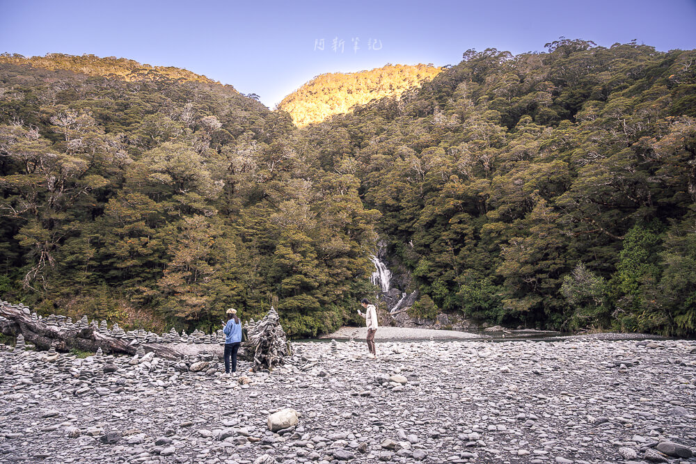 Fantail Falls,紐西蘭Fantail Falls,南島瀑布推薦,紐西蘭瀑布景點,Haast Pass景點,紐西蘭自然景點推薦,紐西蘭自由行景點,南島自駕行程,紐西蘭拍照景點,Fantail Falls步道,紐西蘭親子景點推薦,西岸自駕景點,紐西蘭短步道,Haast瀑布推薦,紐西蘭旅遊打卡景點,南島森林步道,紐西蘭野餐景點,紐西蘭河景步道,Fantail瀑布,紐西蘭旅遊行程推薦