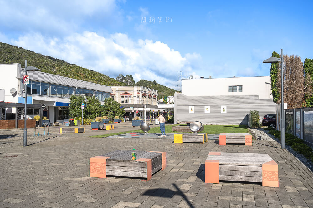 Greymouth Clocktower,雷茅斯鐘樓,Greymouth景點,紐西蘭鐘樓,紐西蘭歷史建築,Greymouth拍照景點,紐西蘭西岸景點,Greymouth自由行,Greymouth打卡景點,雷茅斯市中心,紐西蘭自駕景點推薦,南島自駕行程,Greymouth市區景點,紐西蘭特色建築,Greymouth小鎮景點,Greymouth必去景點,紐西蘭旅遊景點推薦,西岸中繼站,紐西蘭懷舊景點,Greymouth散步路線 紐西蘭 Greymouth 市區廣場與歷史街屋