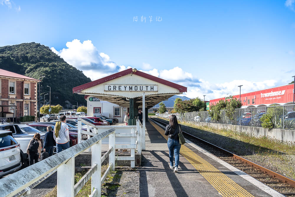 Greymouth Railway Station,格雷茅斯火車站,TranzAlpine終點站,紐西蘭景觀火車,紐西蘭火車站,Greymouth交通,TranzAlpine火車,南島火車旅行,Greymouth火車接駁,紐西蘭火車行程,Greymouth自駕中繼,Greymouth景點推薦,西岸交通樞紐,紐西蘭西岸自由行,Greymouth租車地點,Greymouth火車站停車,Greymouth火車站拍照,紐西蘭火車自由行,TranzAlpine旅遊攻略,紐西蘭火車轉自駕