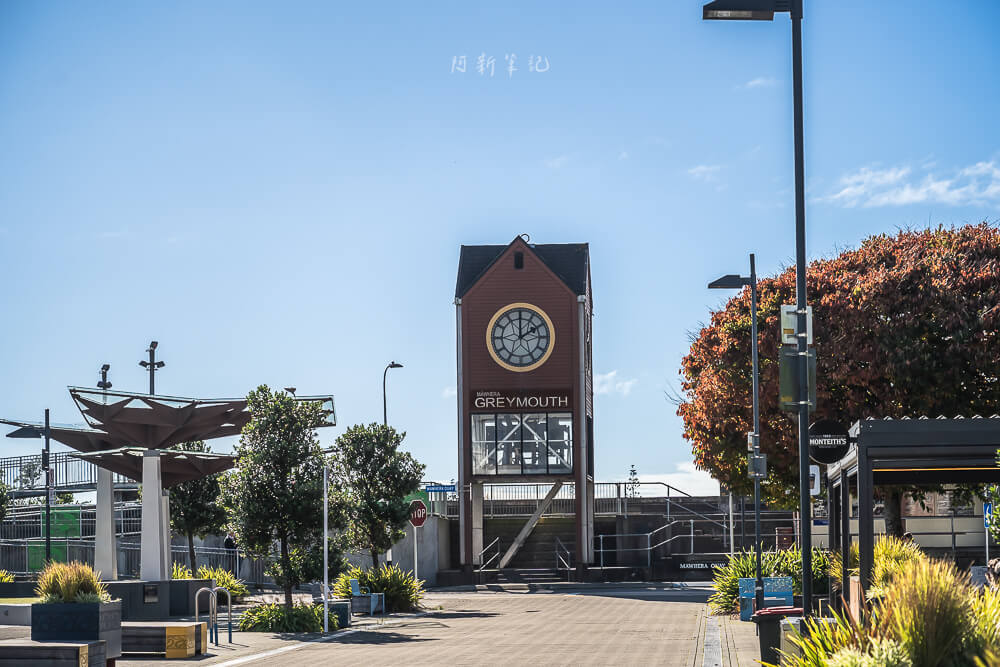 Greymouth,格雷茅斯,Greymouth景點推薦,Greymouth自由行,Greymouth市區,紐西蘭西岸,紐西蘭南島 紐西蘭 Greymouth 火車站鐘樓與Monteiths啤酒廠