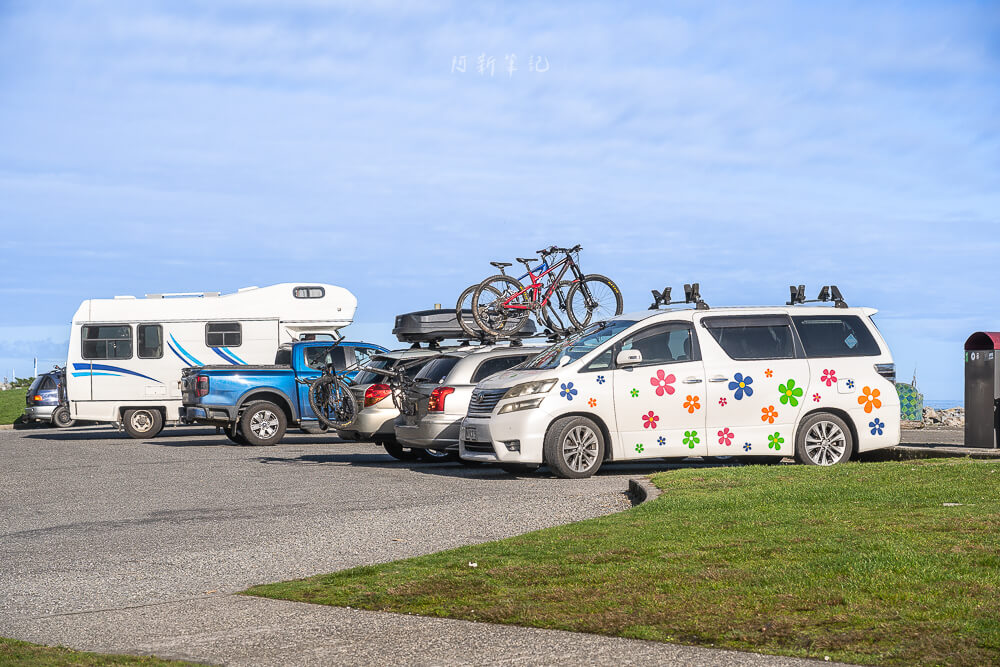 Hokitika Beach Sign,HOKITIKA漂流木標誌,Hokitika打卡景點,紐西蘭拍照景點推薦,紐西蘭西岸景點,紐西蘭IG景點,Hokitika Beach,霍基蒂卡海灘,紐西蘭海灘景點,紐西蘭自由行景點,西岸海景推薦,Hokitika海邊,Hokitika漂流木藝術,紐西蘭漂流木裝置,紐西蘭拍網美照景點,南島打卡推薦,紐西蘭打卡地標,Hokitika日落,紐西蘭藝術裝置,紐西蘭自駕景點