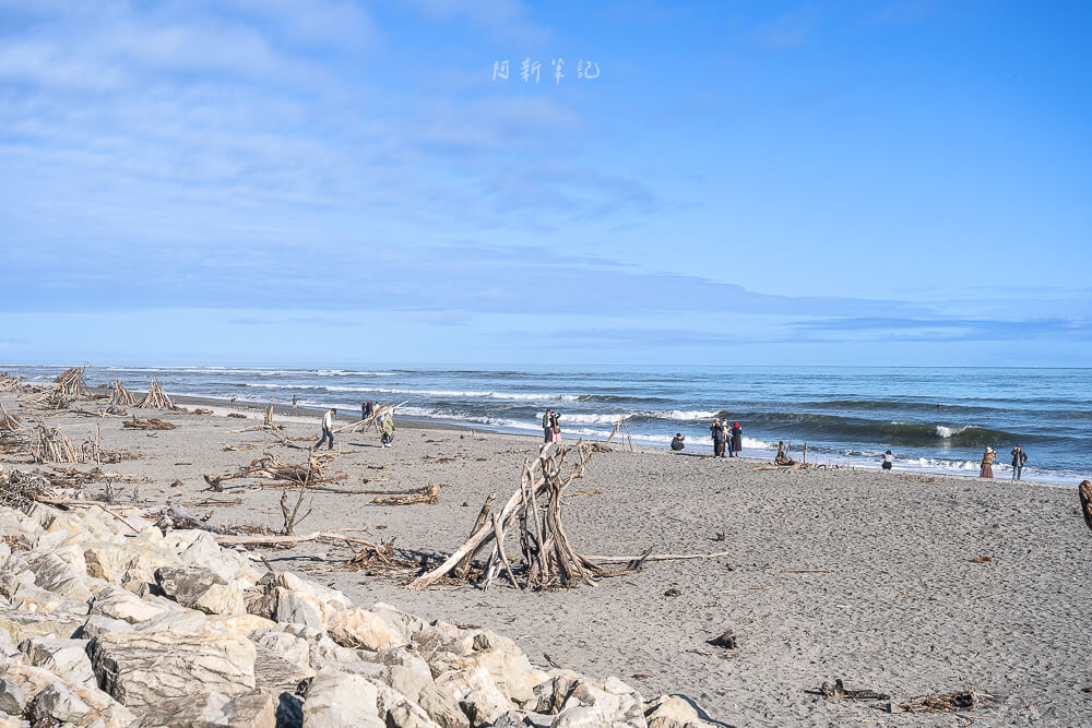 Hokitika Beach Sign,HOKITIKA漂流木標誌,Hokitika打卡景點,紐西蘭拍照景點推薦,紐西蘭西岸景點,紐西蘭IG景點,Hokitika Beach,霍基蒂卡海灘,紐西蘭海灘景點,紐西蘭自由行景點,西岸海景推薦,Hokitika海邊,Hokitika漂流木藝術,紐西蘭漂流木裝置,紐西蘭拍網美照景點,南島打卡推薦,紐西蘭打卡地標,Hokitika日落,紐西蘭藝術裝置,紐西蘭自駕景點