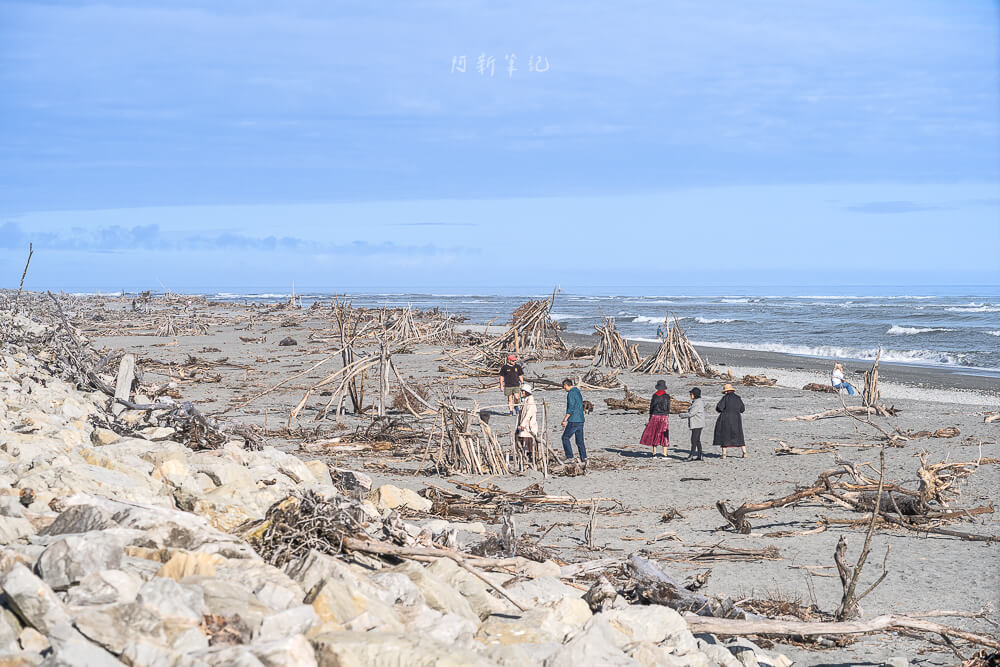 Hokitika Beach Sign,HOKITIKA漂流木標誌,Hokitika打卡景點,紐西蘭拍照景點推薦,紐西蘭西岸景點,紐西蘭IG景點,Hokitika Beach,霍基蒂卡海灘,紐西蘭海灘景點,紐西蘭自由行景點,西岸海景推薦,Hokitika海邊,Hokitika漂流木藝術,紐西蘭漂流木裝置,紐西蘭拍網美照景點,南島打卡推薦,紐西蘭打卡地標,Hokitika日落,紐西蘭藝術裝置,紐西蘭自駕景點