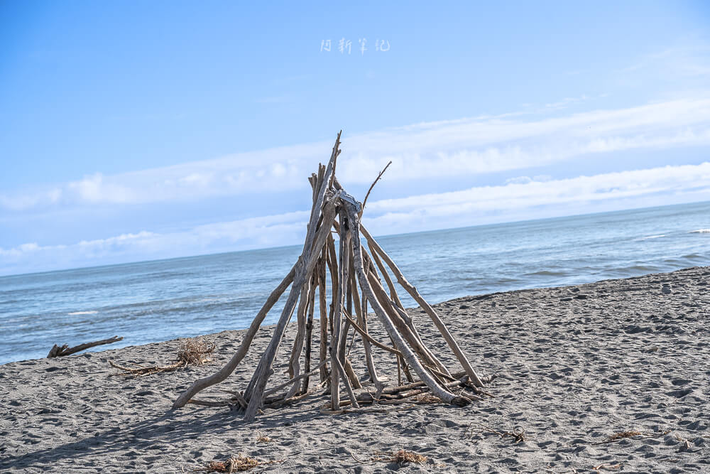 Hokitika Beach Sign,HOKITIKA漂流木標誌,Hokitika打卡景點,紐西蘭拍照景點推薦,紐西蘭西岸景點,紐西蘭IG景點,Hokitika Beach,霍基蒂卡海灘,紐西蘭海灘景點,紐西蘭自由行景點,西岸海景推薦,Hokitika海邊,Hokitika漂流木藝術,紐西蘭漂流木裝置,紐西蘭拍網美照景點,南島打卡推薦,紐西蘭打卡地標,Hokitika日落,紐西蘭藝術裝置,紐西蘭自駕景點