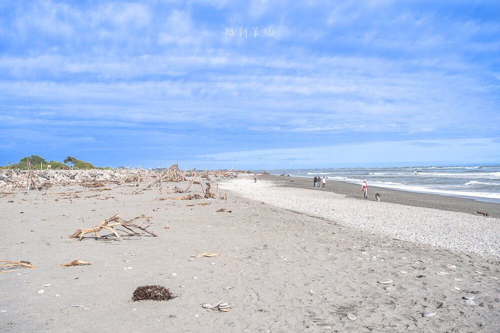 Hokitika Beach Sign,HOKITIKA漂流木標誌,Hokitika打卡景點,紐西蘭拍照景點推薦,紐西蘭西岸景點,紐西蘭IG景點,Hokitika Beach,霍基蒂卡海灘,紐西蘭海灘景點,紐西蘭自由行景點,西岸海景推薦,Hokitika海邊,Hokitika漂流木藝術,紐西蘭漂流木裝置,紐西蘭拍網美照景點,南島打卡推薦,紐西蘭打卡地標,Hokitika日落,紐西蘭藝術裝置,紐西蘭自駕景點