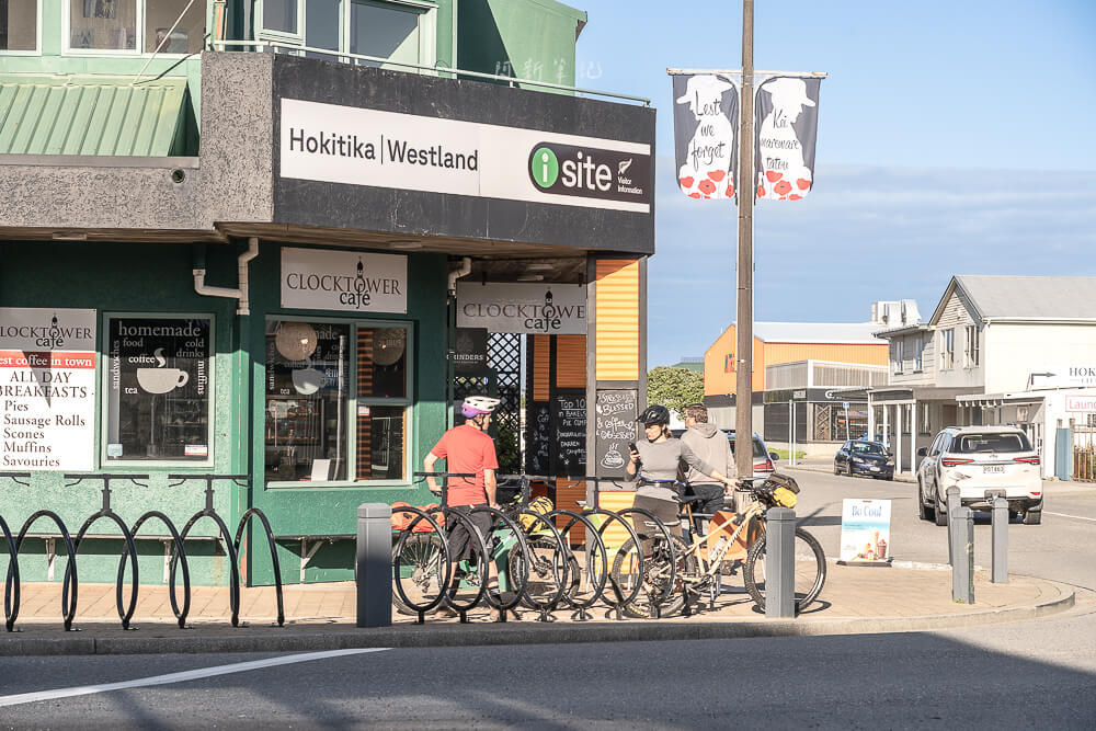 Hokitika,霍基蒂卡,Hokitika景點推薦,Hokitika自由行,紐西蘭霍基蒂卡,南島西岸景點,西岸自駕行程,紐西蘭西岸小鎮,霍基蒂卡拍照景點,Hokitika美食,Hokitika住宿推薦,Hokitika日落,Hokitika海灘,Hokitika藝術小鎮,Hokitika漂流木地標,Hokitika打卡景點,Hokitika Gorge,Hokitika Glow Worm Dell,紐西蘭自然景點推薦,霍基蒂卡旅遊資訊 Hokitika,霍基蒂卡,Hokitika景點推薦,Hokitika自由行,紐西蘭霍基蒂卡,南島西岸景點,西岸自駕行程,紐西蘭西岸小鎮,霍基蒂卡拍照景點,Hokitika美食,Hokitika住宿推薦,Hokitika日落,Hokitika海灘,Hokitika藝術小鎮,Hokitika漂流木地標,Hokitika打卡景點,Hokitika Gorge,Hokitika Glow Worm Dell,紐西蘭自然景點推薦,霍基蒂卡旅遊資訊