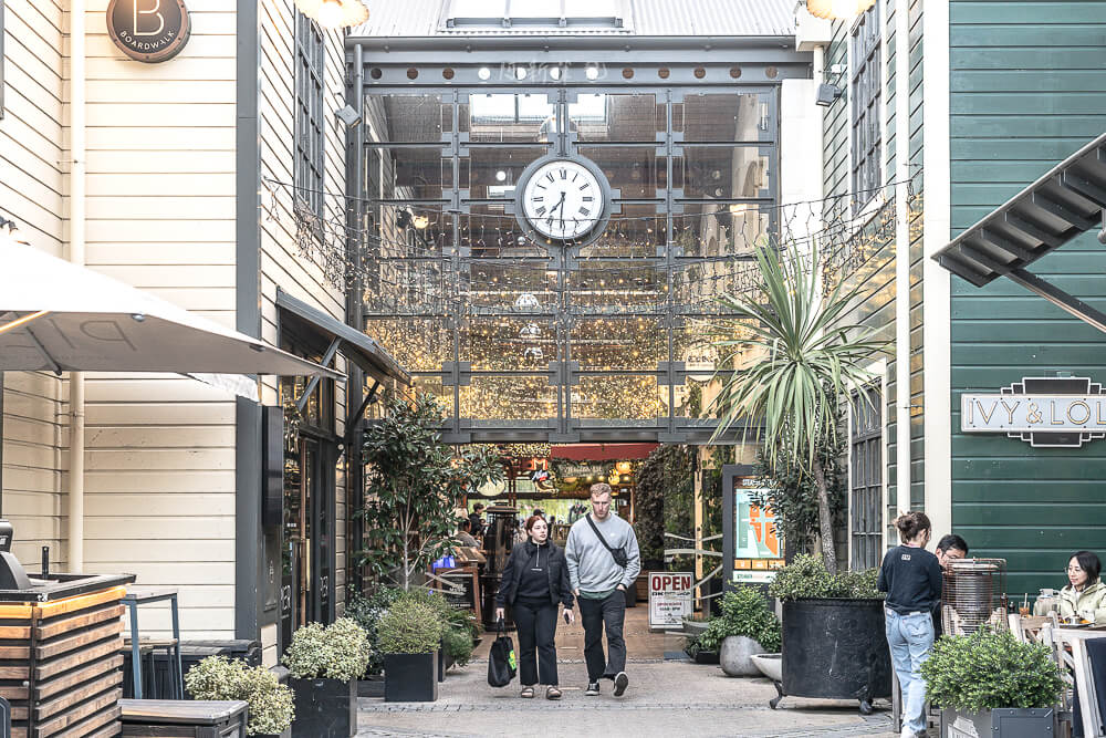 皇后鎮 室內商店街入口時鐘