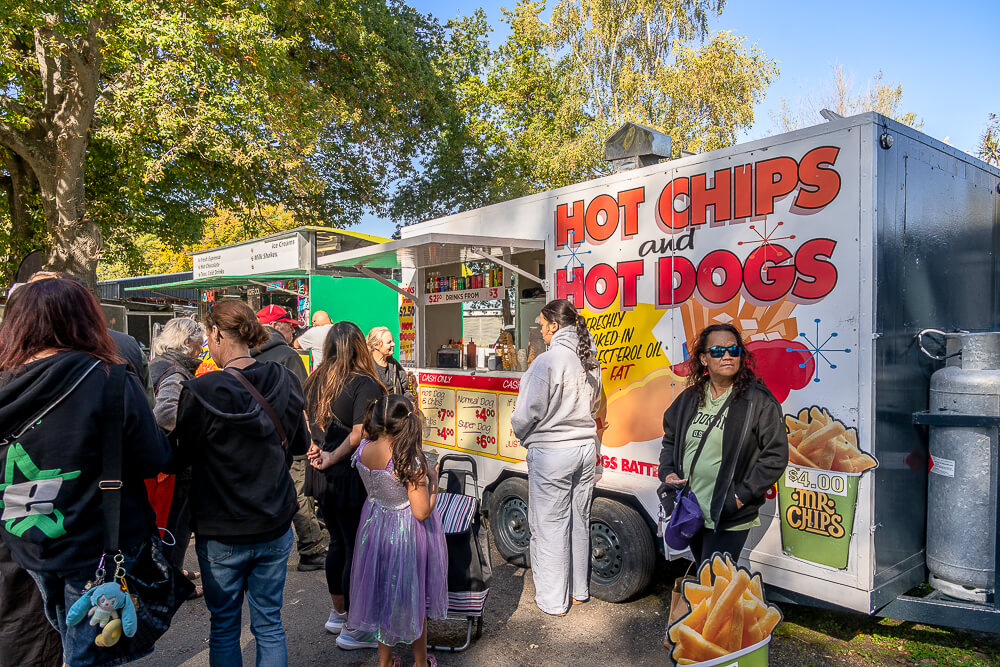 Riccarton Sunday Market,基督城市集,基督城週日市集,Christchurch Sunday Market,紐西蘭市集推薦,紐西蘭跳蚤市場,基督城自由行,Christchurch自由行,紐西蘭行程推薦,紐西蘭在地體驗,基督城景點,基督城週末去哪,Christchurch旅遊景點,基督城便宜逛街,基督城必逛市集,紐西蘭旅遊市集,紐西蘭週日行程,Christchurch週末活動,基督城購物推薦