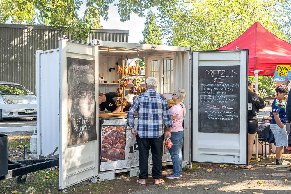 Riccarton Sunday Market,基督城市集,基督城週日市集,Christchurch Sunday Market,紐西蘭市集推薦,紐西蘭跳蚤市場,基督城自由行,Christchurch自由行,紐西蘭行程推薦,紐西蘭在地體驗,基督城景點,基督城週末去哪,Christchurch旅遊景點,基督城便宜逛街,基督城必逛市集,紐西蘭旅遊市集,紐西蘭週日行程,Christchurch週末活動,基督城購物推薦