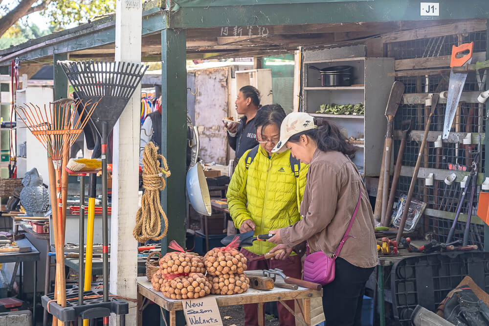 Riccarton Sunday Market,基督城市集,基督城週日市集,Christchurch Sunday Market,紐西蘭市集推薦,紐西蘭跳蚤市場,基督城自由行,Christchurch自由行,紐西蘭行程推薦,紐西蘭在地體驗,基督城景點,基督城週末去哪,Christchurch旅遊景點,基督城便宜逛街,基督城必逛市集,紐西蘭旅遊市集,紐西蘭週日行程,Christchurch週末活動,基督城購物推薦