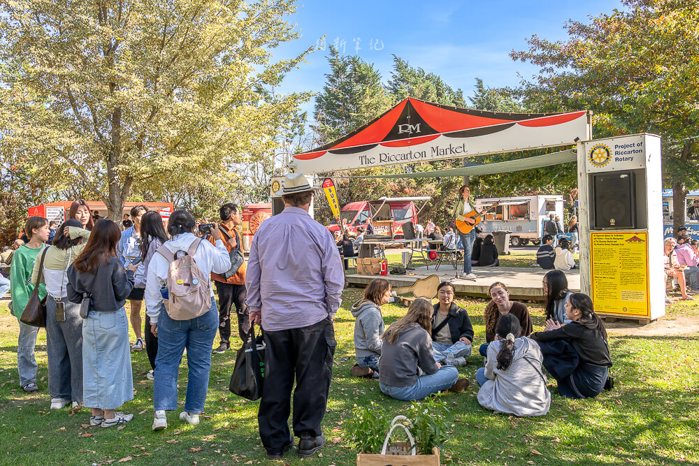 Riccarton Sunday Market,基督城市集,基督城週日市集,Christchurch Sunday Market,紐西蘭市集推薦,紐西蘭跳蚤市場,基督城自由行,Christchurch自由行,紐西蘭行程推薦,紐西蘭在地體驗,基督城景點,基督城週末去哪,Christchurch旅遊景點,基督城便宜逛街,基督城必逛市集,紐西蘭旅遊市集,紐西蘭週日行程,Christchurch週末活動,基督城購物推薦