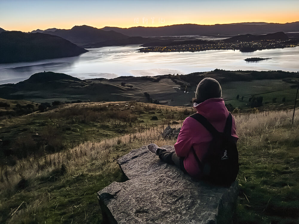 Roys Peak Track,羅伊峰步道,瓦納卡羅伊峰,紐西蘭羅伊峰,紐西蘭健行路線推薦,紐西蘭步道推薦,Roys Peak健行,Roys Peak拍照景點,南島健行景點,紐西蘭IG景點,紐西蘭必拍景點,瓦納卡景點推薦,Roys Peak日出,Roys Peak裝備,紐西蘭自由行景點,瓦納卡健行路線,紐西蘭風景步道,南島網美景點,紐西蘭登山步道,Roys Peak登山經驗
