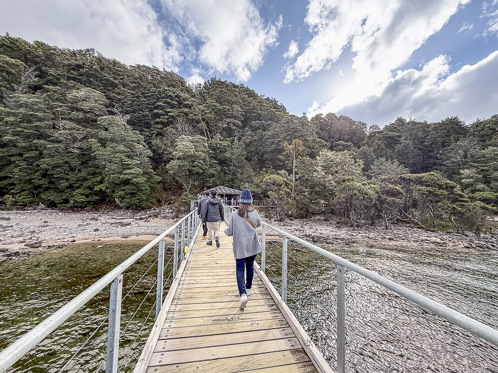 Te Anau Glowworm Caves,蒂阿瑙螢火蟲洞,紐西蘭螢火蟲洞,紐西蘭洞穴探險,蒂阿瑙景點,Te Anau景點推薦,紐西蘭南島景點,紐西蘭自然景點,紐西蘭親子景點,紐西蘭自由行推薦,南島自由行行程,Te Anau自由行,蒂阿瑙行程安排,紐西蘭必訪景點,RealNZ螢火蟲洞,蒂阿瑙船票,螢火蟲洞預約,紐西蘭夜間活動,紐西蘭旅遊推薦,紐西蘭浪漫行程 Te Anau Glowworm Caves,蒂阿瑙螢火蟲洞,紐西蘭螢火蟲洞,紐西蘭洞穴探險,蒂阿瑙景點,Te Anau景點推薦,紐西蘭南島景點,紐西蘭自然景點,紐西蘭親子景點,紐西蘭自由行推薦,南島自由行行程,Te Anau自由行,蒂阿瑙行程安排,紐西蘭必訪景點,RealNZ螢火蟲洞,蒂阿瑙船票,螢火蟲洞預約,紐西蘭夜間活動,紐西蘭旅遊推薦,紐西蘭浪漫行程