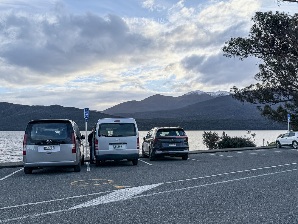 Te Anau Glowworm Caves,蒂阿瑙螢火蟲洞,紐西蘭螢火蟲洞,紐西蘭洞穴探險,蒂阿瑙景點,Te Anau景點推薦,紐西蘭南島景點,紐西蘭自然景點,紐西蘭親子景點,紐西蘭自由行推薦,南島自由行行程,Te Anau自由行,蒂阿瑙行程安排,紐西蘭必訪景點,RealNZ螢火蟲洞,蒂阿瑙船票,螢火蟲洞預約,紐西蘭夜間活動,紐西蘭旅遊推薦,紐西蘭浪漫行程 Te Anau Glowworm Caves,蒂阿瑙螢火蟲洞,紐西蘭螢火蟲洞,紐西蘭洞穴探險,蒂阿瑙景點,Te Anau景點推薦,紐西蘭南島景點,紐西蘭自然景點,紐西蘭親子景點,紐西蘭自由行推薦,南島自由行行程,Te Anau自由行,蒂阿瑙行程安排,紐西蘭必訪景點,RealNZ螢火蟲洞,蒂阿瑙船票,螢火蟲洞預約,紐西蘭夜間活動,紐西蘭旅遊推薦,紐西蘭浪漫行程