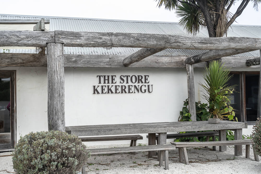 Kekerengu Store,紐西蘭海景咖啡廳,南島海景餐廳,Kekerengu海邊咖啡,紐西蘭咖啡廳推薦,紐西蘭沿海行程,南島自駕景點,Kekerengu Cafe,紐西蘭秘境咖啡廳,紐西蘭景觀咖啡,紐西蘭自由行美食,紐西蘭打卡景點,紐西蘭海岸線推薦,南島海景景點,紐西蘭旅遊景點推薦,紐西蘭下午茶推薦,Kekerengu打卡咖啡廳,紐西蘭自駕美食,紐西蘭行程中繼站,沿海咖啡餐廳推薦