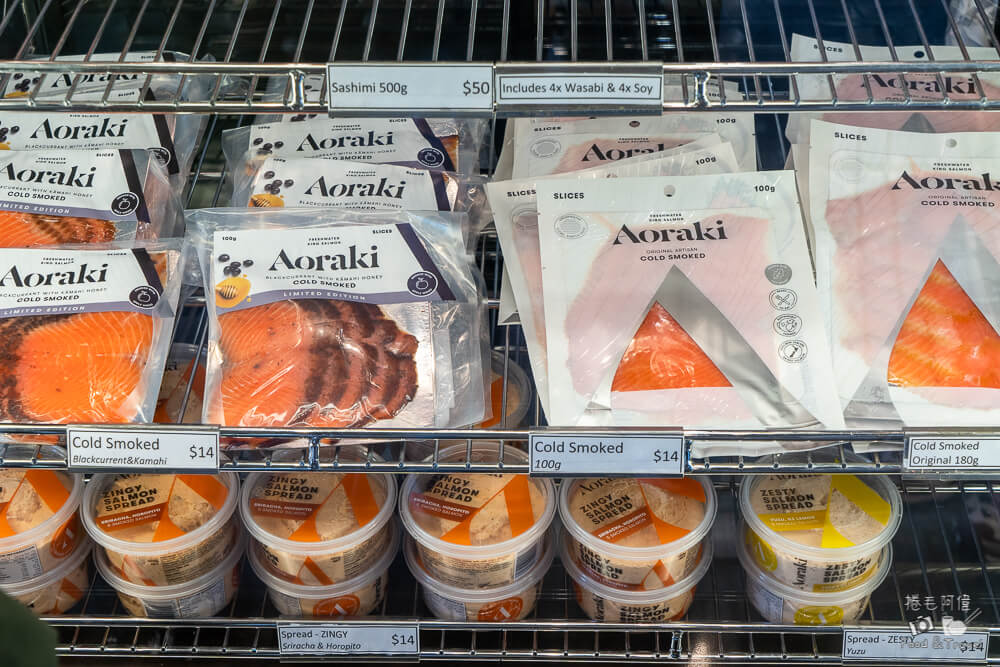 Mt Cook Alpine Salmon Shop,庫克山必吃,庫克山鮭魚,普卡基湖停車景點,普卡基湖生魚片,普卡基湖美食,普卡基湖鮭魚,紐西蘭南島美食,紐西蘭自由行美食,紐西蘭鮭魚生魚片 @捲毛阿偉 Mt Cook Alpine Salmon Shop,普卡基湖鮭魚,普卡基湖生魚片,紐西蘭鮭魚生魚片,普卡基湖美食,庫克山鮭魚,紐西蘭南島美食,普卡基湖停車景點,紐西蘭自由行美食,庫克山必吃