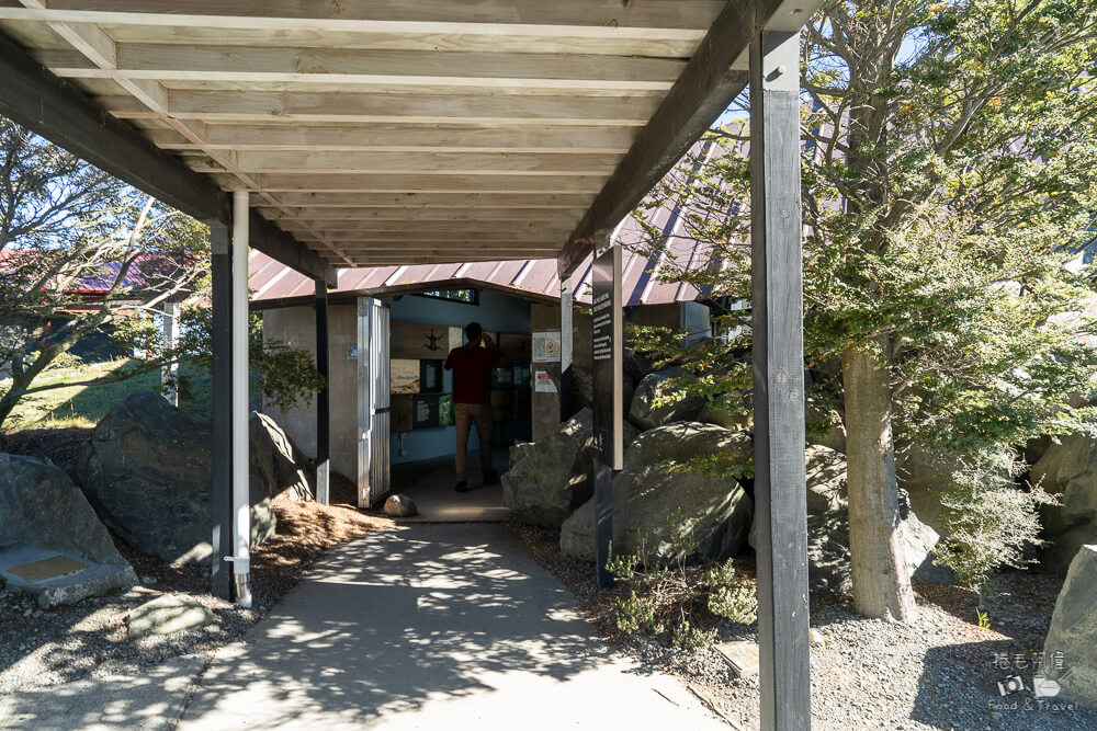 Lake Pukaki,Lake Pukaki必吃,Lake Pukaki鮭魚,普卡基湖,普卡基湖Lake Pukaki,普卡基湖必吃,普卡基湖鮭魚,紐西蘭南島景點,紐西蘭旅遊,紐西蘭景點,紐西蘭自由行 @捲毛阿偉 Mt Cook Alpine Salmon Shop,普卡基湖鮭魚,普卡基湖生魚片,紐西蘭鮭魚生魚片,普卡基湖美食,庫克山鮭魚,紐西蘭南島美食,普卡基湖停車景點,紐西蘭自由行美食,庫克山必吃