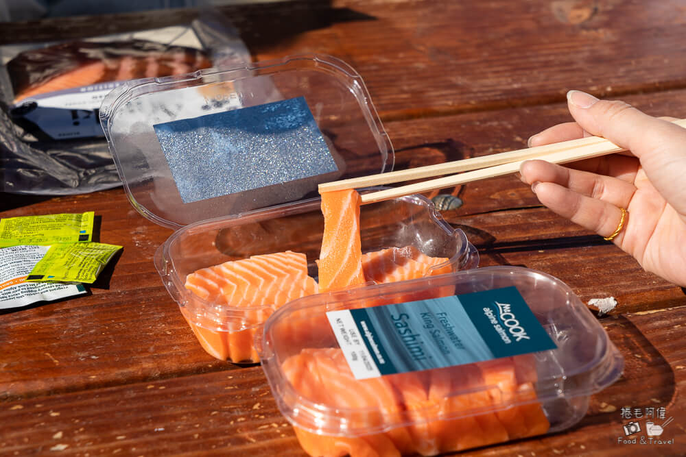 Mt Cook Alpine Salmon Shop,庫克山必吃,庫克山鮭魚,普卡基湖停車景點,普卡基湖生魚片,普卡基湖美食,普卡基湖鮭魚,紐西蘭南島美食,紐西蘭自由行美食,紐西蘭鮭魚生魚片 @捲毛阿偉 Mt Cook Alpine Salmon Shop,普卡基湖鮭魚,普卡基湖生魚片,紐西蘭鮭魚生魚片,普卡基湖美食,庫克山鮭魚,紐西蘭南島美食,普卡基湖停車景點,紐西蘭自由行美食,庫克山必吃