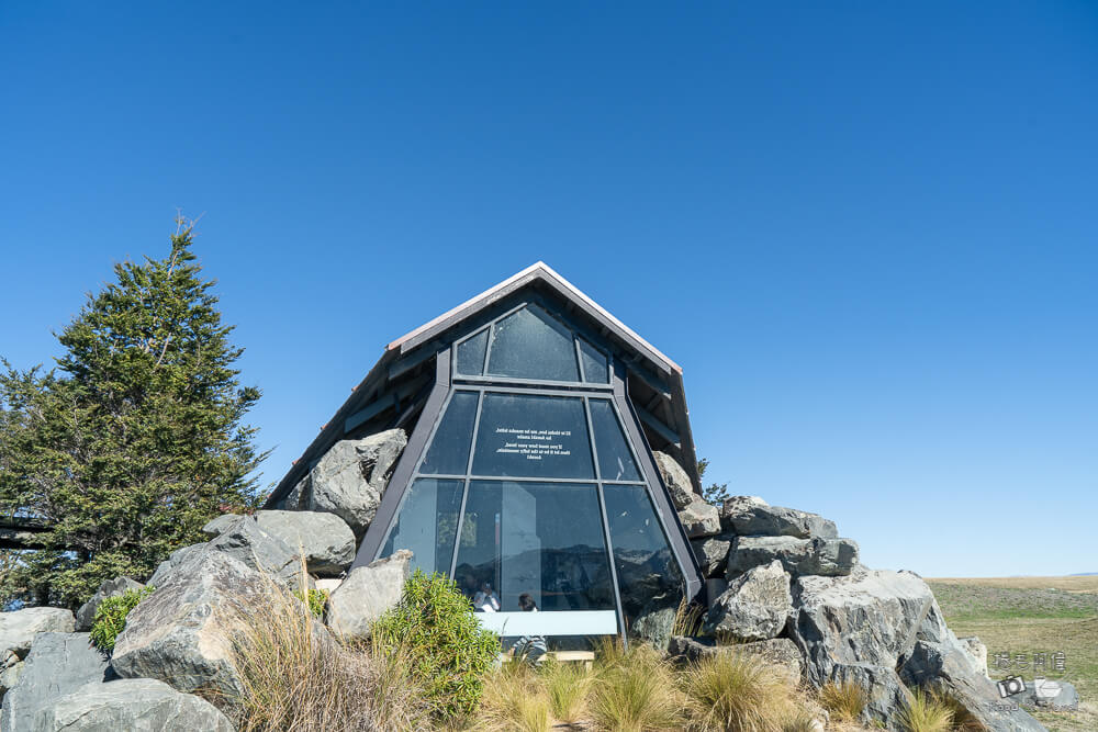 Lake Pukaki,Lake Pukaki必吃,Lake Pukaki鮭魚,普卡基湖,普卡基湖Lake Pukaki,普卡基湖必吃,普卡基湖鮭魚,紐西蘭南島景點,紐西蘭旅遊,紐西蘭景點,紐西蘭自由行 @捲毛阿偉 Mt Cook Alpine Salmon Shop,普卡基湖鮭魚,普卡基湖生魚片,紐西蘭鮭魚生魚片,普卡基湖美食,庫克山鮭魚,紐西蘭南島美食,普卡基湖停車景點,紐西蘭自由行美食,庫克山必吃
