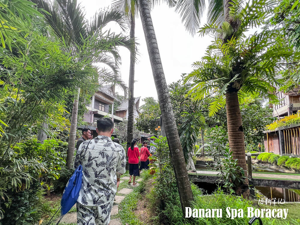 《Danaru Spa Boracay》有人去過嗎？這趟長灘島自由行過的超舒適，自然不能漏掉長灘島SPA，之前聽飄飄說長灘島按摩挺厲害，所以特別上網功課有什麼長灘島SPA是不錯的，而這家Danaru Spa Boracay評價很不錯，google 評論破100則保有4.5顆星，他們家最擅長的就是熱石按摩，那肯定要來試試看Danaru Spa Boracay，看看到底長灘島熱石按摩厲不厲害啊～
