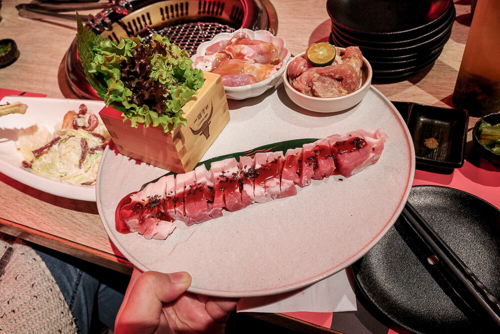 一頭牛日式燒肉公益店,台中美食,南屯美食,公益路美食推薦,一頭牛評價,台中燒肉推薦,一頭牛日式燒肉菜單,台中聚餐餐廳,公益路燒烤 台中 一頭牛日式燒肉公益店 松阪豬與雞肉拼盤
