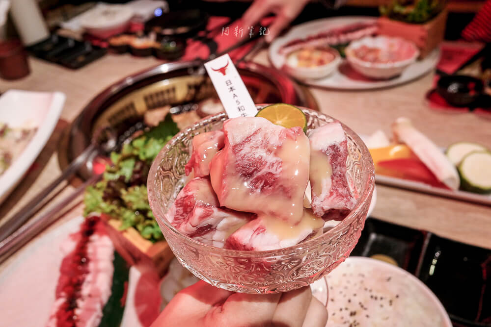 一頭牛日式燒肉公益店,台中美食,南屯美食,公益路美食推薦,一頭牛評價,台中燒肉推薦,一頭牛日式燒肉菜單,台中聚餐餐廳,公益路燒烤 台中 一頭牛日式燒肉公益店 日本A5和牛玻璃杯盛裝