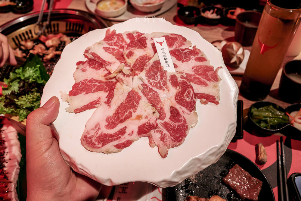 一頭牛日式燒肉公益店,台中美食,南屯美食,公益路美食推薦,一頭牛評價,台中燒肉推薦,一頭牛日式燒肉菜單,台中聚餐餐廳,公益路燒烤 台中 一頭牛日式燒肉公益店 伊比利豬梅花肉盤