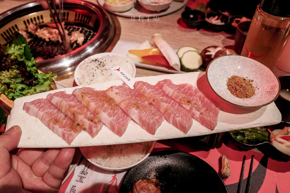 一頭牛日式燒肉公益店,台中美食,南屯美食,公益路美食推薦,一頭牛評價,台中燒肉推薦,一頭牛日式燒肉菜單,台中聚餐餐廳,公益路燒烤 台中 一頭牛日式燒肉公益店 蔥鹽肉片與沾粉