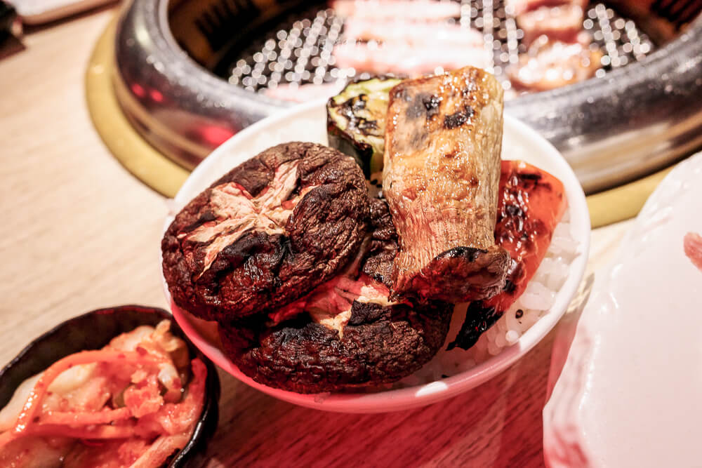 一頭牛日式燒肉公益店,台中美食,南屯美食,公益路美食推薦,一頭牛評價,台中燒肉推薦,一頭牛日式燒肉菜單,台中聚餐餐廳,公益路燒烤 台中 一頭牛日式燒肉公益店 烤香菇蔬菜蓋飯