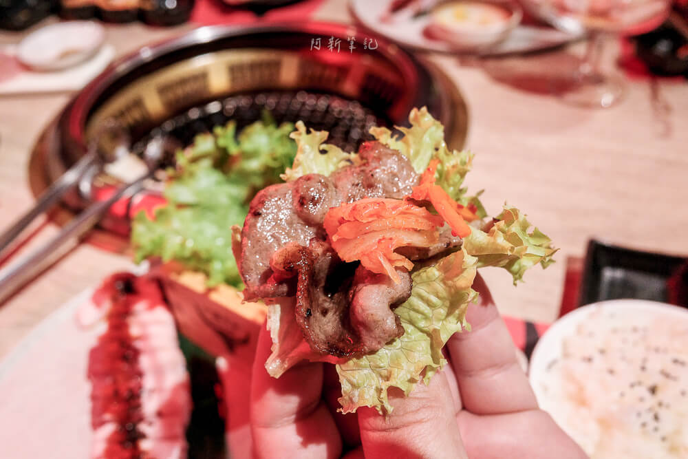 一頭牛日式燒肉公益店,台中美食,南屯美食,公益路美食推薦,一頭牛評價,台中燒肉推薦,一頭牛日式燒肉菜單,台中聚餐餐廳,公益路燒烤 台中 一頭牛日式燒肉公益店 生菜包肉泡菜吃法