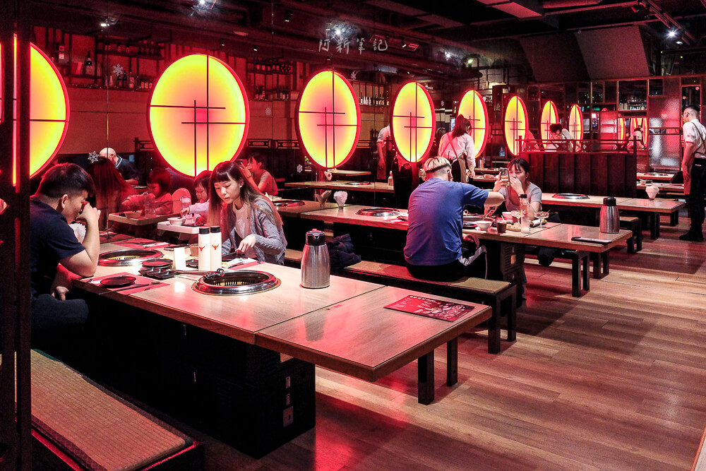 一頭牛日式燒肉公益店,台中美食,南屯美食,公益路美食推薦,一頭牛評價,台中燒肉推薦,一頭牛日式燒肉菜單,台中聚餐餐廳,公益路燒烤 台中 一頭牛日式燒肉公益店 室內圓窗和風座位區