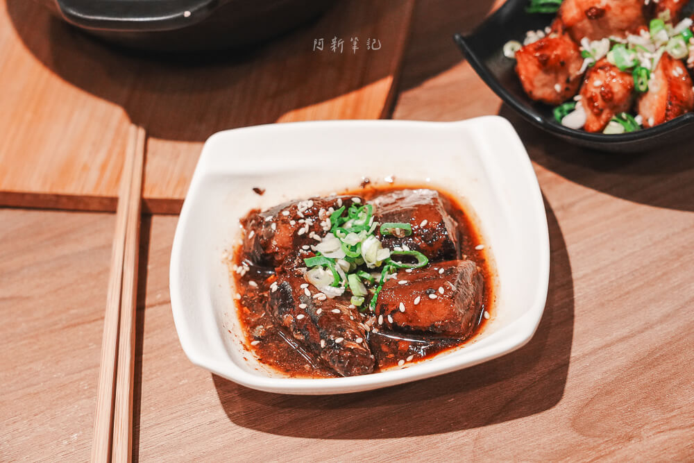 信川屋,信川屋拉麵,台中拉麵推薦,台中美食推薦,日式拉麵,勤美美食推薦,拉麵必吃 台中 信川屋 麵條與湯頭堅持說明卡