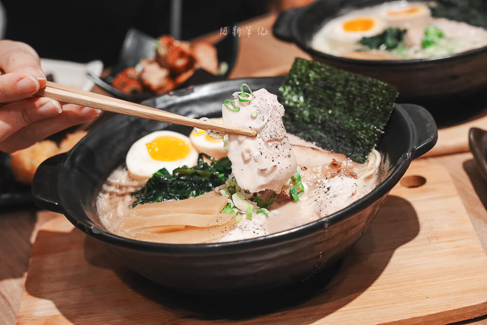信川屋,信川屋拉麵,台中拉麵推薦,台中美食推薦,日式拉麵,勤美美食推薦,拉麵必吃 台中 信川屋 拉麵夾叉燒
