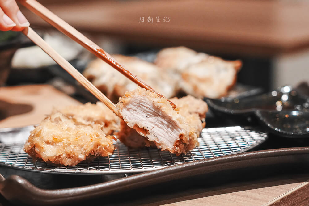 信川屋,信川屋拉麵,台中拉麵推薦,台中美食推薦,日式拉麵,勤美美食推薦,拉麵必吃 台中 信川屋 酥炸炸物斷面