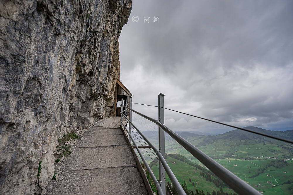 Berggasthaus Aescher,瑞士懸崖餐廳Berggasthaus Aescher Wildkirchli,瑞士懸崖餐廳,Berggasthaus Aescher Wildkirchli,瑞士山崖餐廳-33