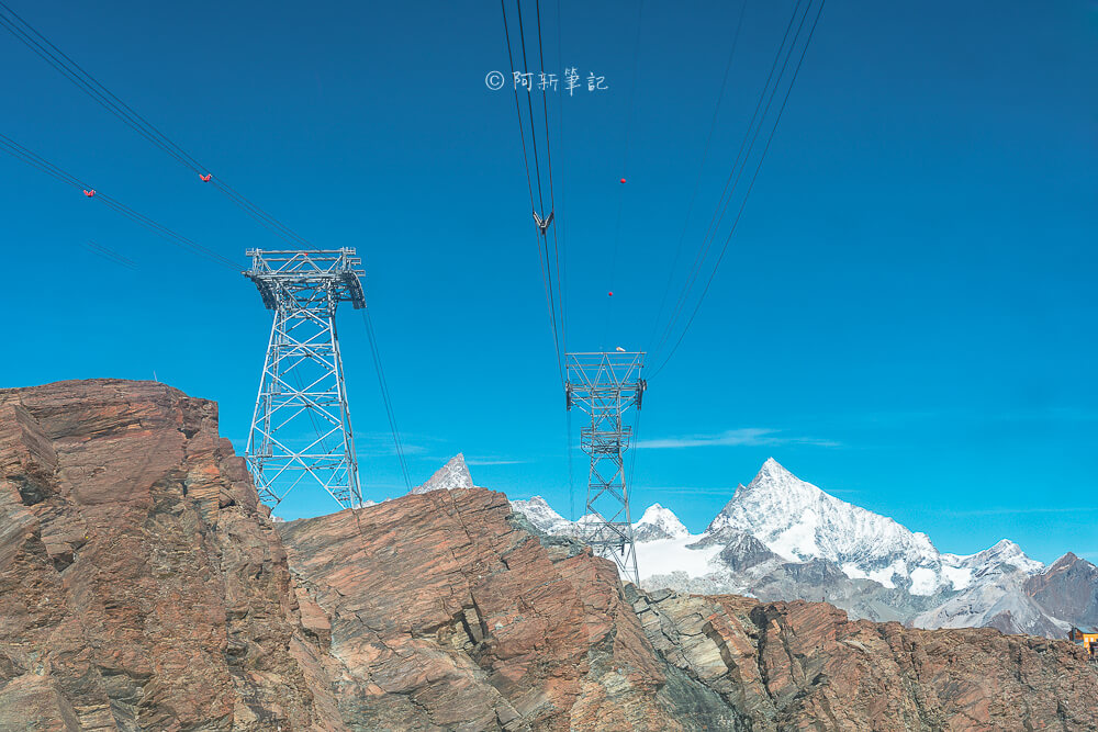 馬特洪冰河天堂 纜車塔與山峰