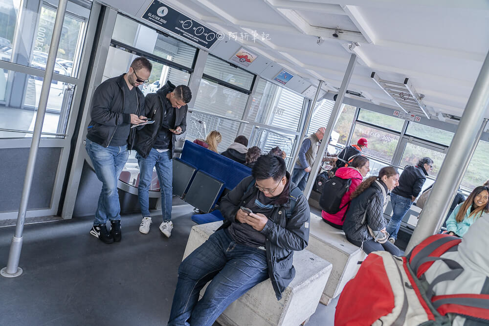 Glacier 3000 纜車車廂內部