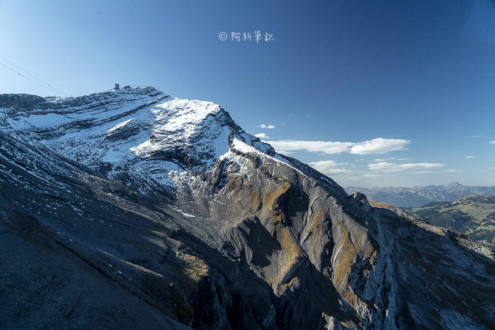 Glacier 3000 纜車窗外雪山峭壁