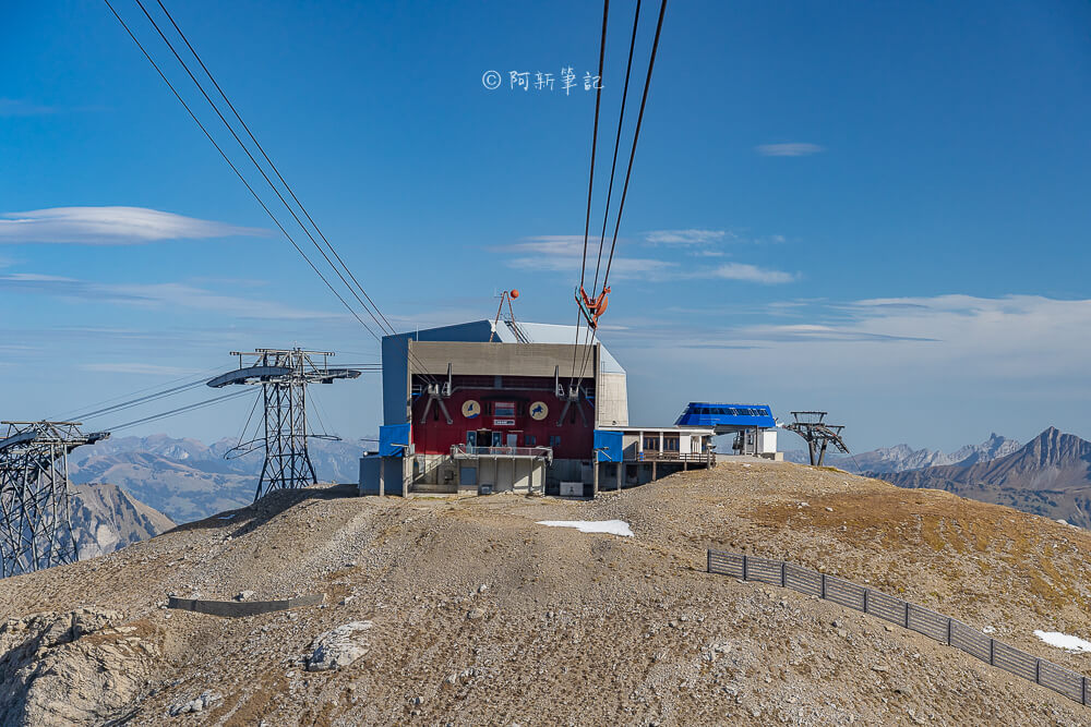 Glacier 3000 纜車線與山上站房