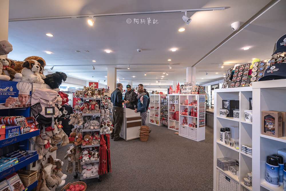 Glacier 3000 紀念品店店內