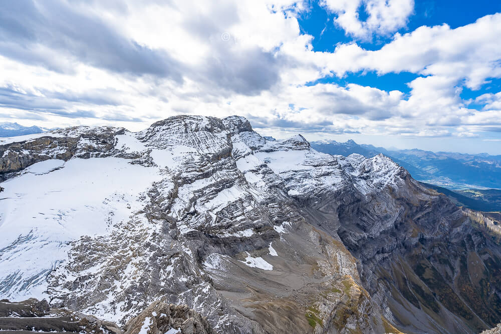 Glacier 3000 吊橋上的雪山全景