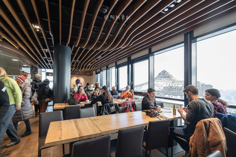 Glacier 3000 山頂餐廳靠窗座位