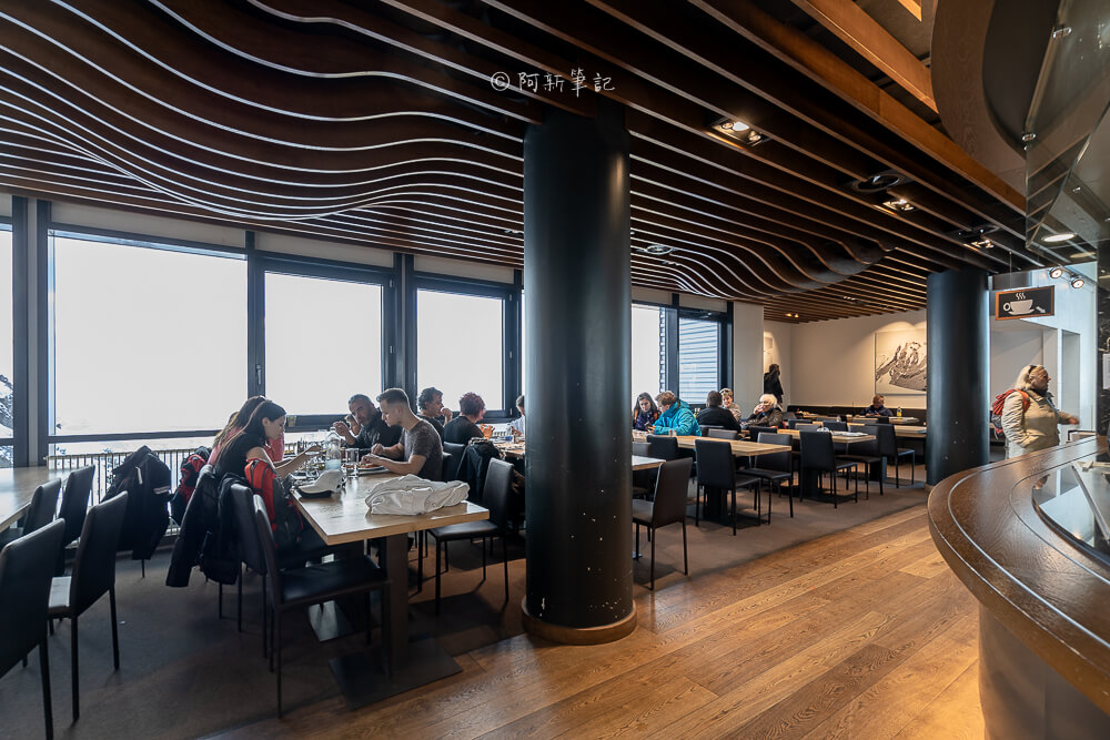 Glacier 3000 山頂餐廳木質天花板