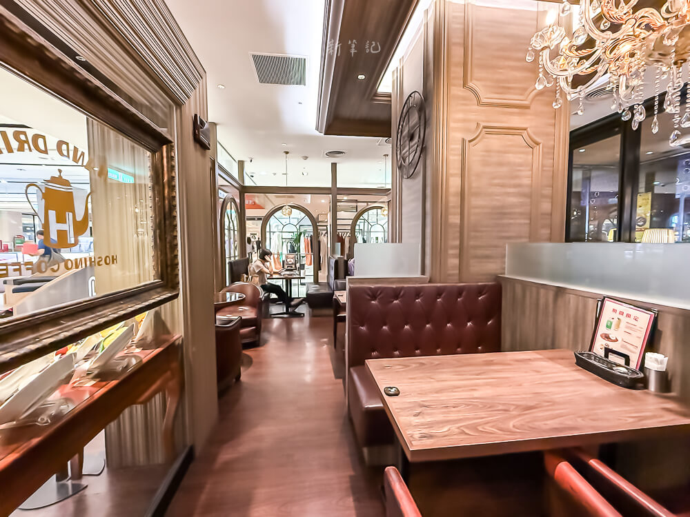 台北 星乃珈琲店 復古洋食館內裝走道