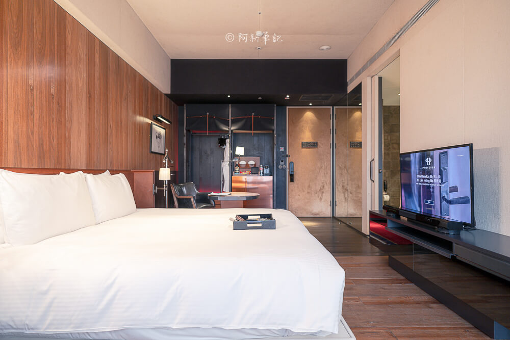 賦樂旅居,賦樂旅居評價,HOTEL PROVERBS TAIPEI,台北東區飯店,忠孝復興住宿,台北設計旅店 賦樂旅居 客房大床與電視